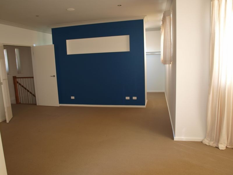 7 Ivan James Place, Caroline Springs VIC 3023