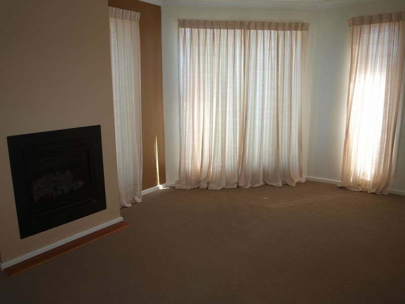 7 Ivan James Place, Caroline Springs VIC 3023