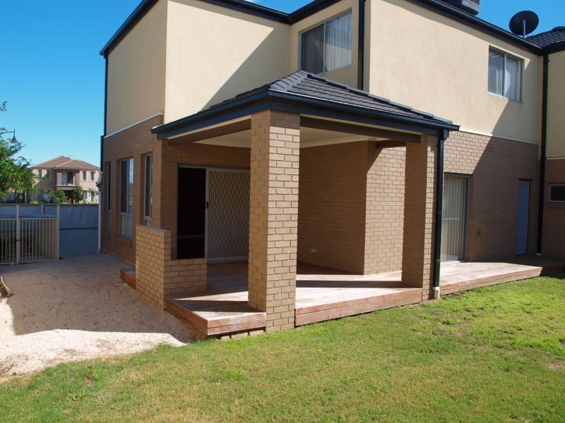 7 Ivan James Place, Caroline Springs VIC 3023