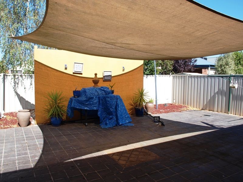 5 Alphine Gardens, Caroline Springs VIC 3023