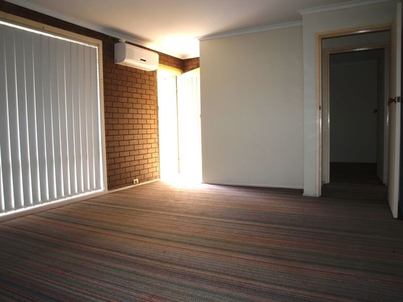 2/832 Ballarat Road, Deer Park VIC 3023