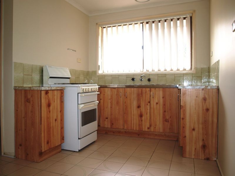 2/832 Ballarat Road, Deer Park VIC 3023