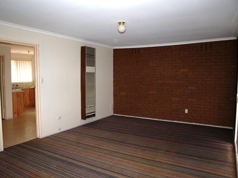 2/832 Ballarat Road, Deer Park VIC 3023