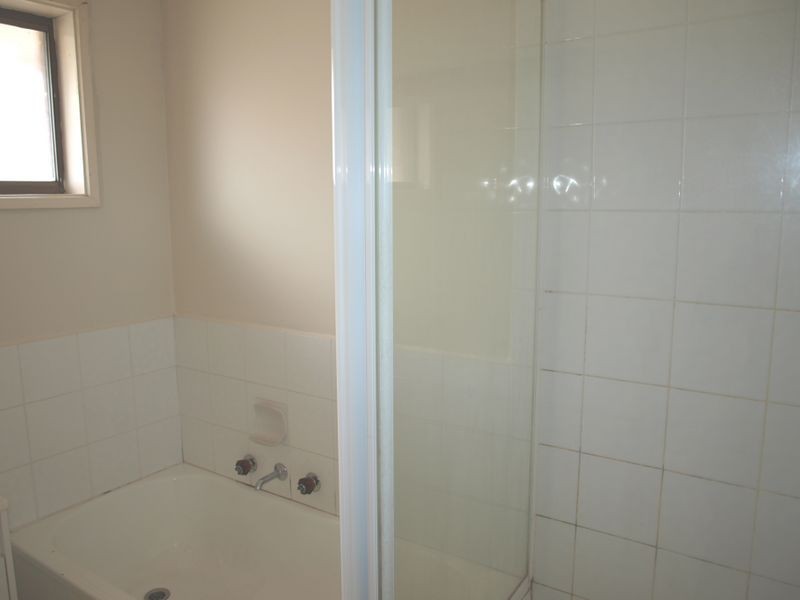 2/832 Ballarat Road, Deer Park VIC 3023