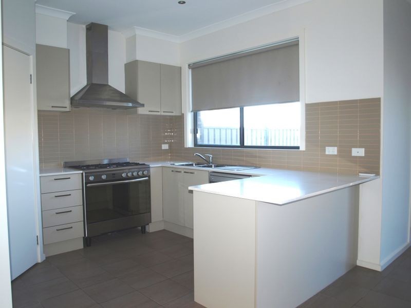 28 The Garlands, Craigieburn VIC 3064