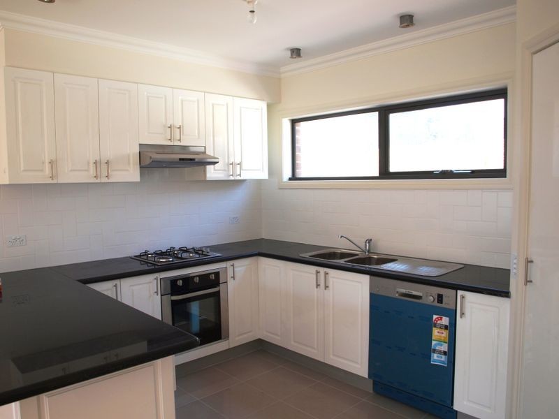 2/8 Nelson Court, Avondale Heights VIC 3034