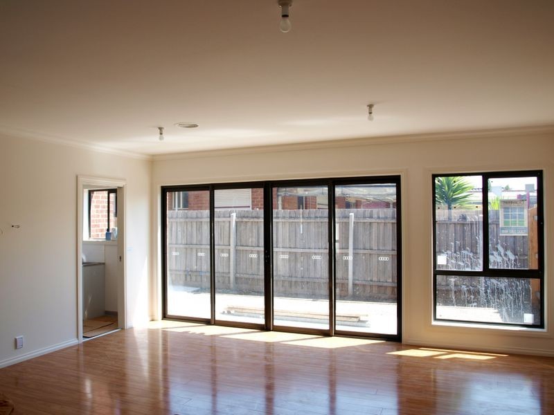 2/8 Nelson Court, Avondale Heights VIC 3034