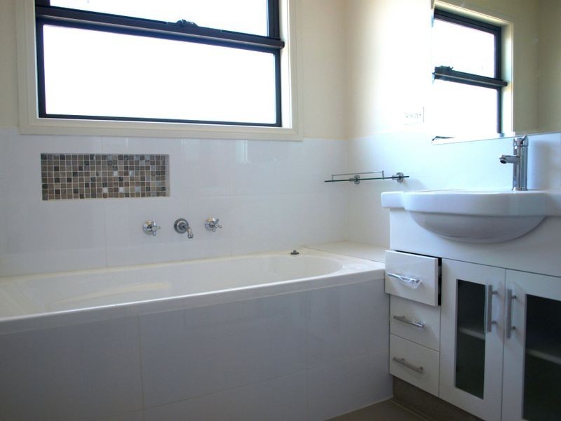 2/8 Nelson Court, Avondale Heights VIC 3034