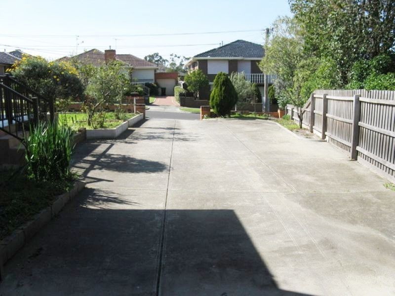 8 Harrington Road, Airport West VIC 3042