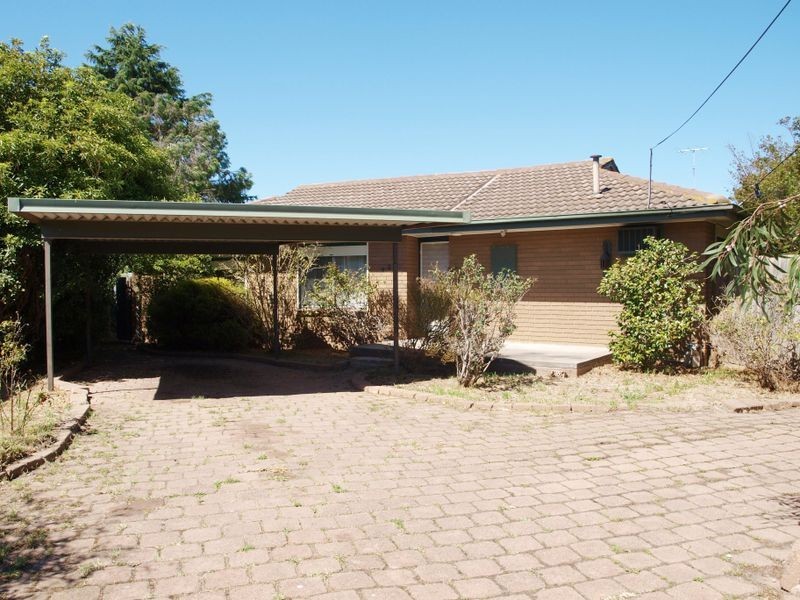 42 Finton Grove, Gladstone Park VIC 3043