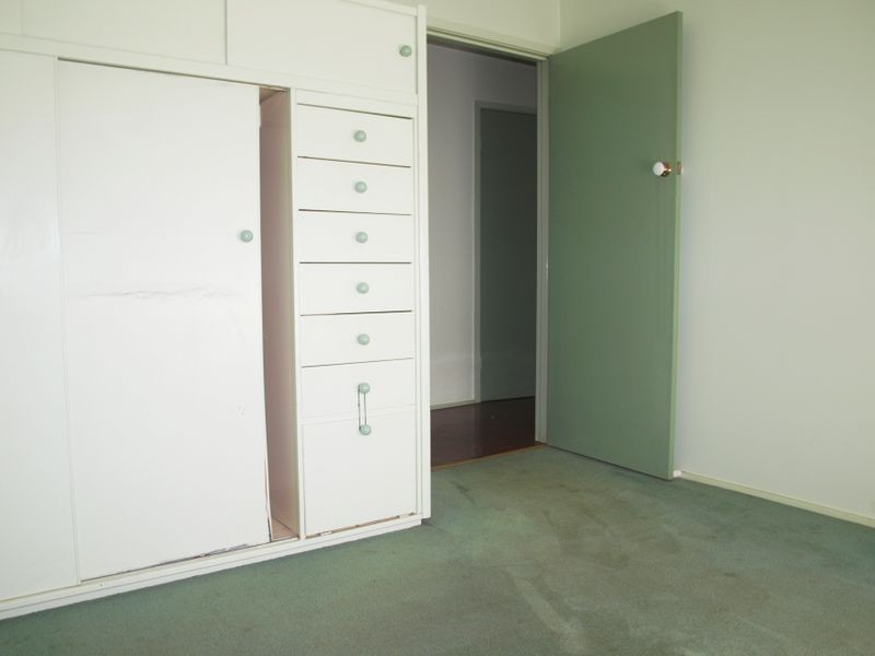 42 Finton Grove, Gladstone Park VIC 3043