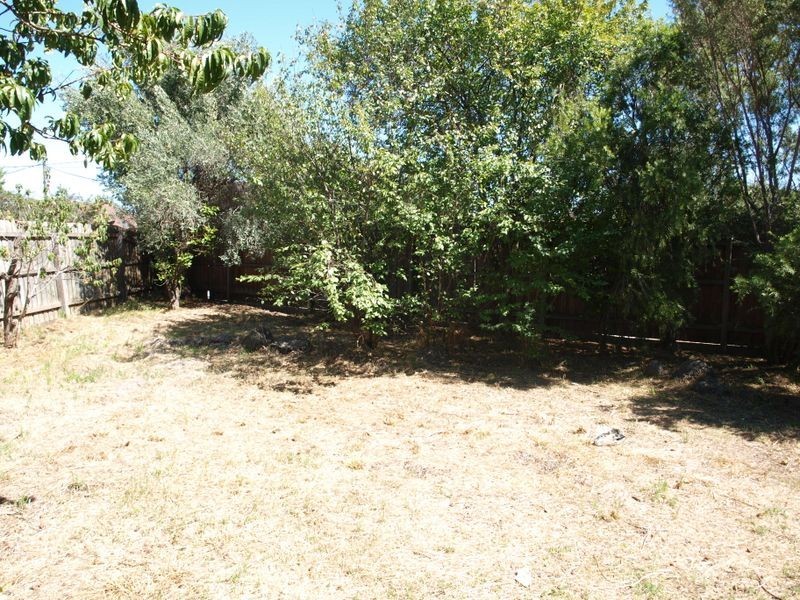 42 Finton Grove, Gladstone Park VIC 3043