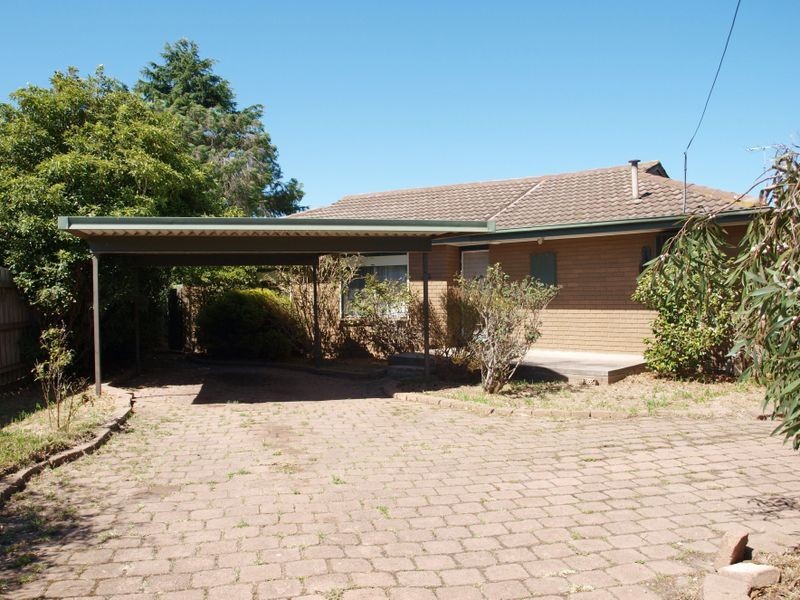 42 Finton Grove, Gladstone Park VIC 3043