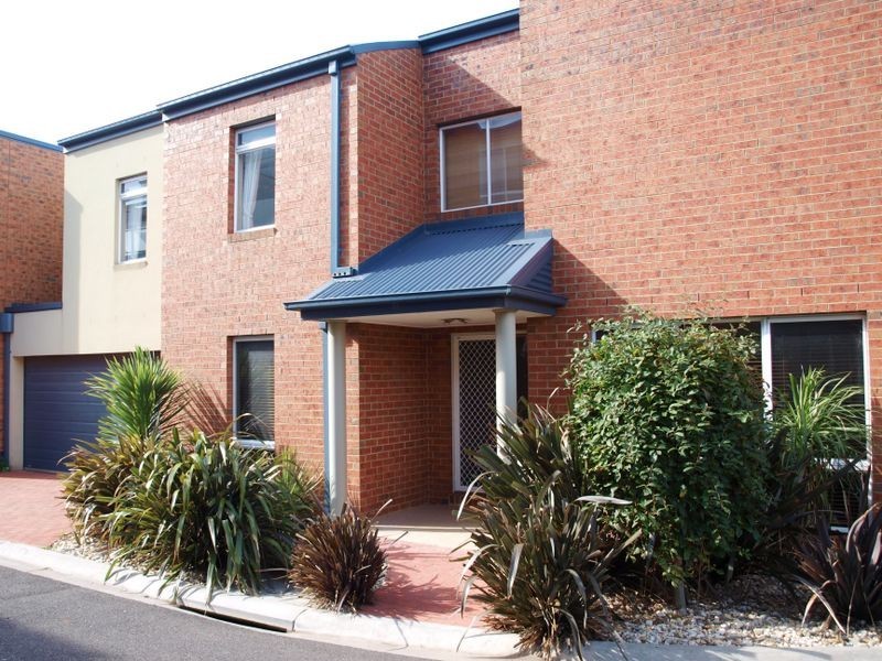 9/2 Lanark Way, Gowanbrae VIC 3043