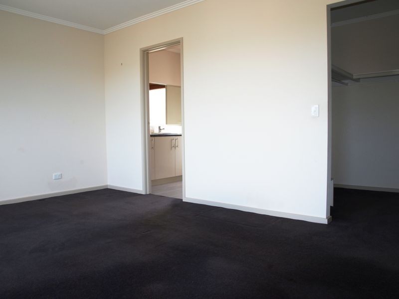 9/2 Lanark Way, Gowanbrae VIC 3043