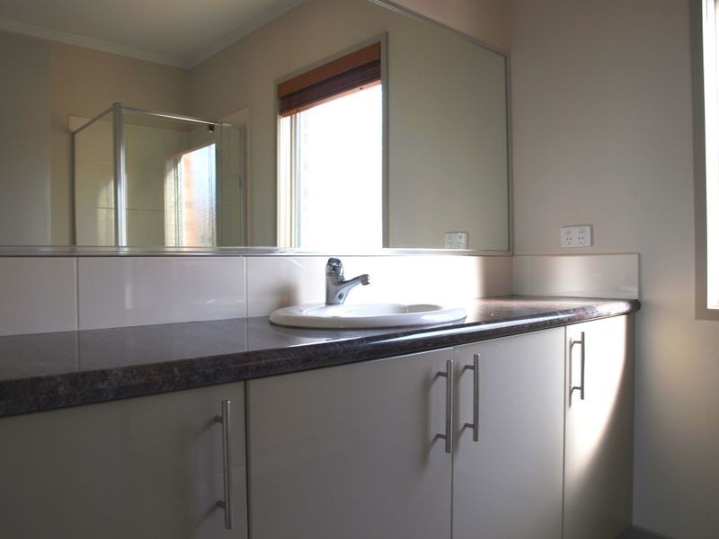 9/2 Lanark Way, Gowanbrae VIC 3043