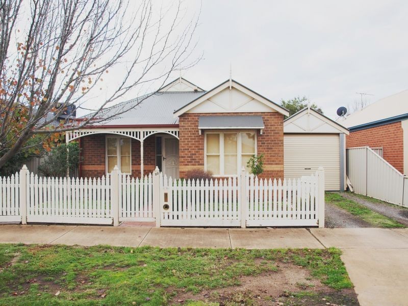 23 Elphinstone Way, Caroline Springs VIC 3023