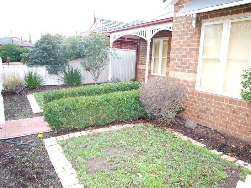 23 Elphinstone Way, Caroline Springs VIC 3023