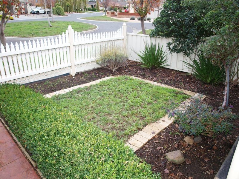 23 Elphinstone Way, Caroline Springs VIC 3023