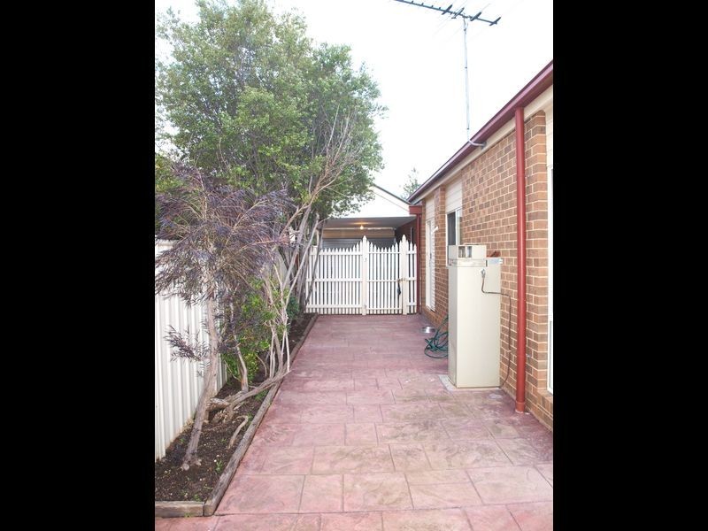 23 Elphinstone Way, Caroline Springs VIC 3023