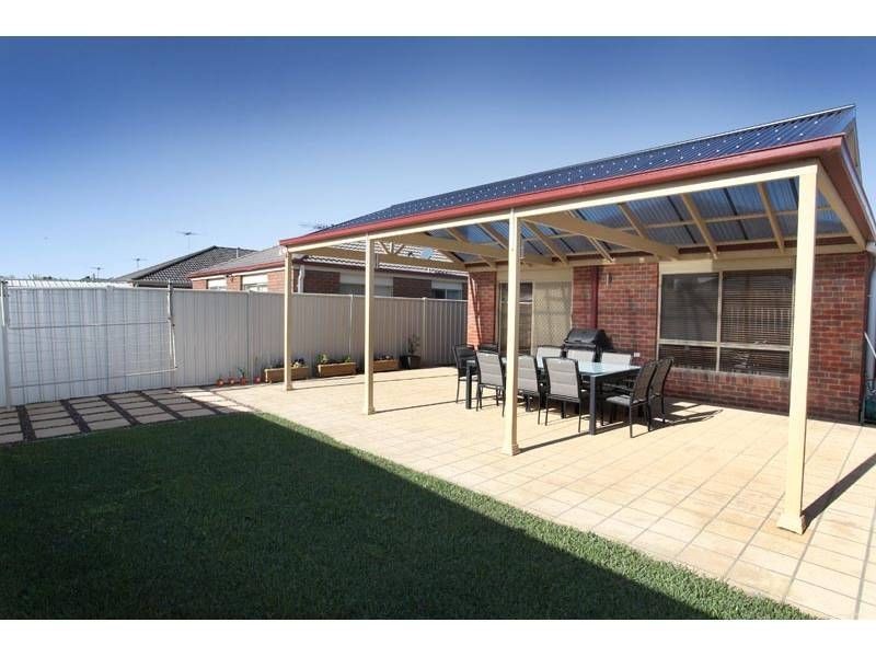 38 Grampians Way, Caroline Springs VIC 3023