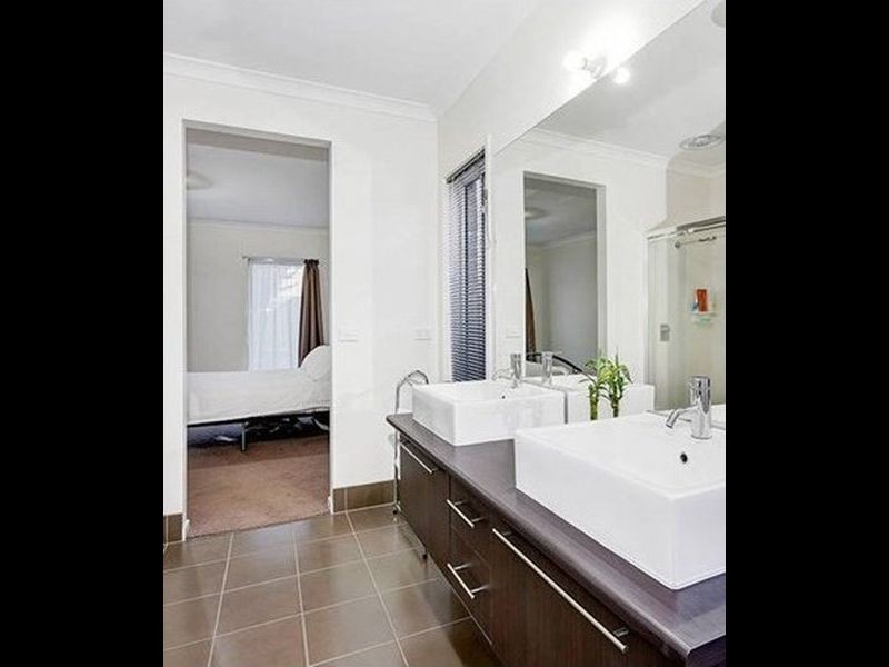 10 Arapiles Avenue, Craigieburn VIC 3064