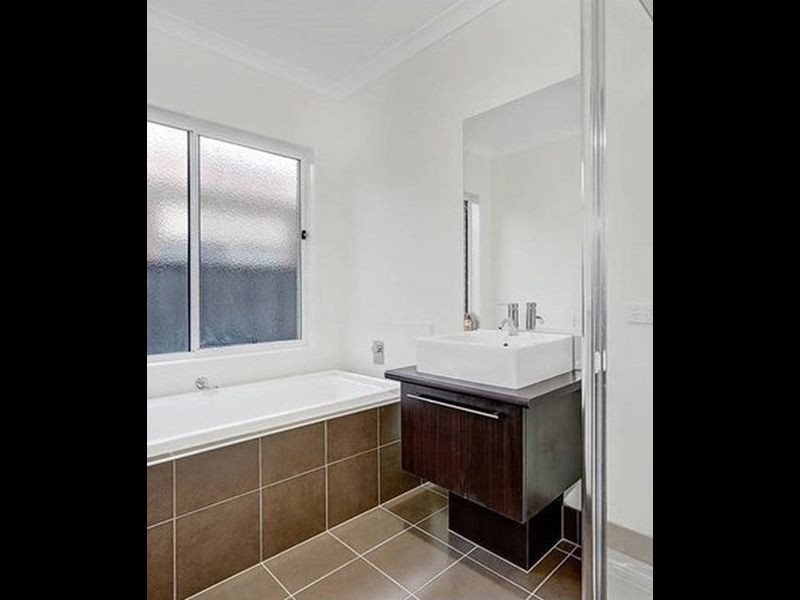10 Arapiles Avenue, Craigieburn VIC 3064