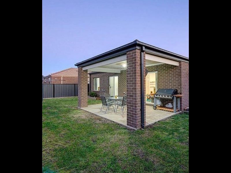 10 Arapiles Avenue, Craigieburn VIC 3064