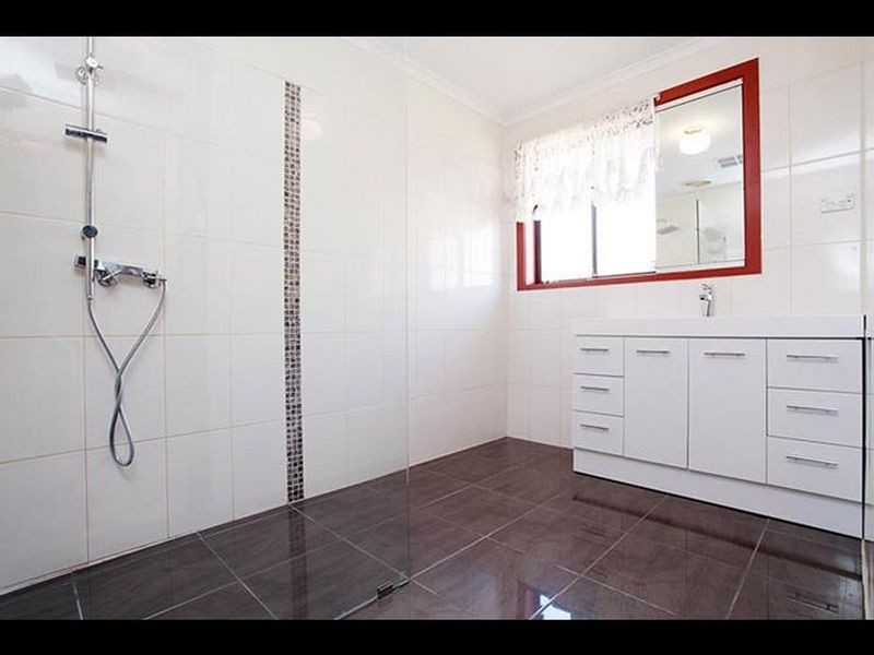 2 Albert Road, Sydenham VIC 3037