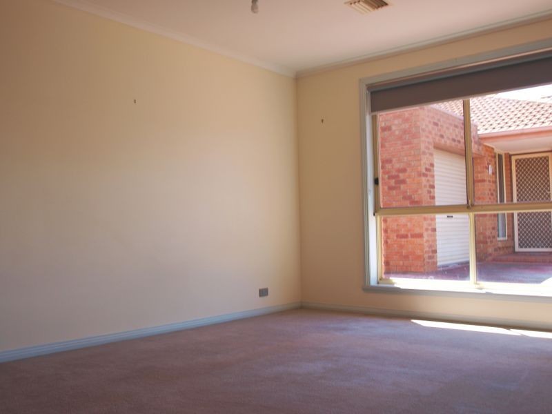 2/3 Sycamore Avenue, Tullamarine VIC 3043