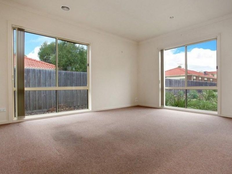 12 Kristian Drive, Hillside VIC 3037
