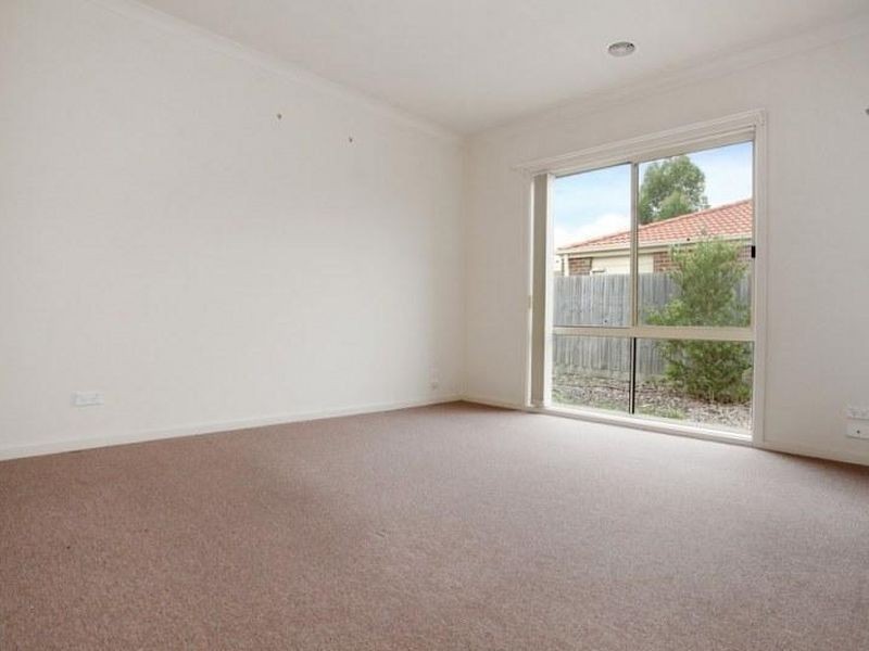 12 Kristian Drive, Hillside VIC 3037