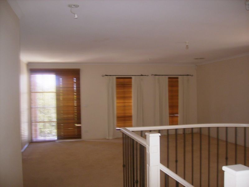 15 Milburn Circuit, Caroline Springs VIC 3023