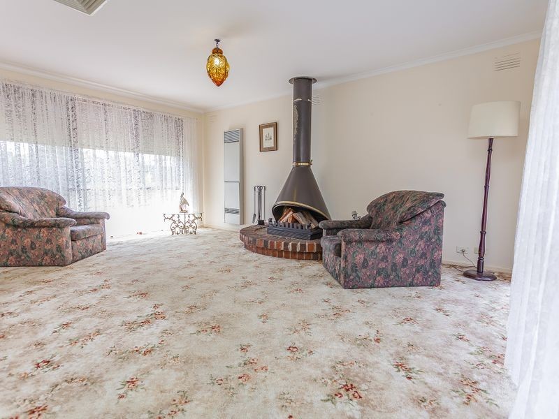 49 Wolverton Drive, Gladstone Park VIC 3043