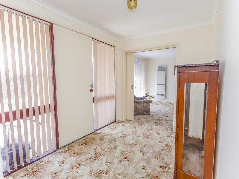 49 Wolverton Drive, Gladstone Park VIC 3043