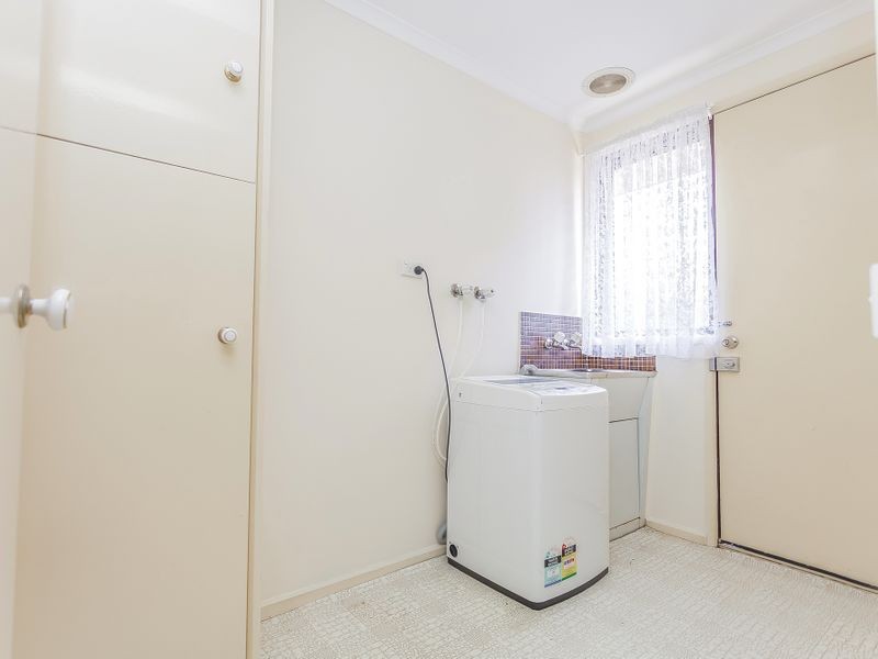 49 Wolverton Drive, Gladstone Park VIC 3043