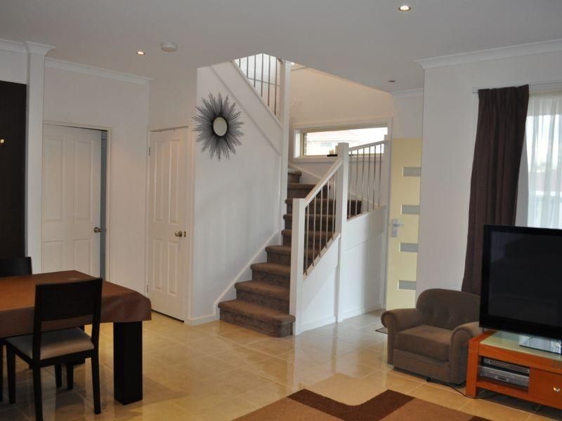 2/8 Knight Court, Meadow Heights VIC 3048