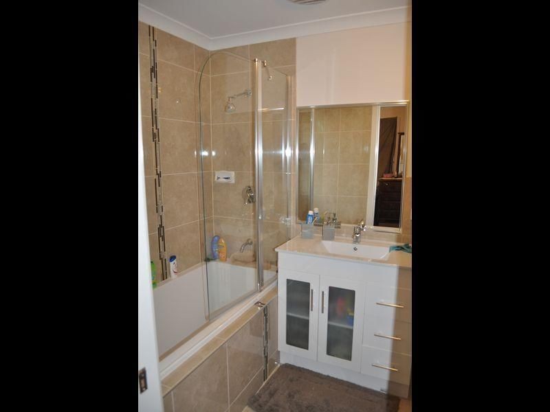 2/8 Knight Court, Meadow Heights VIC 3048