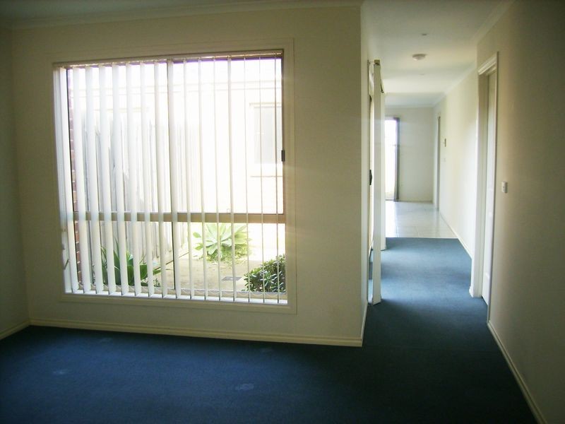 1/61 Jade Way, Hillside VIC 3037