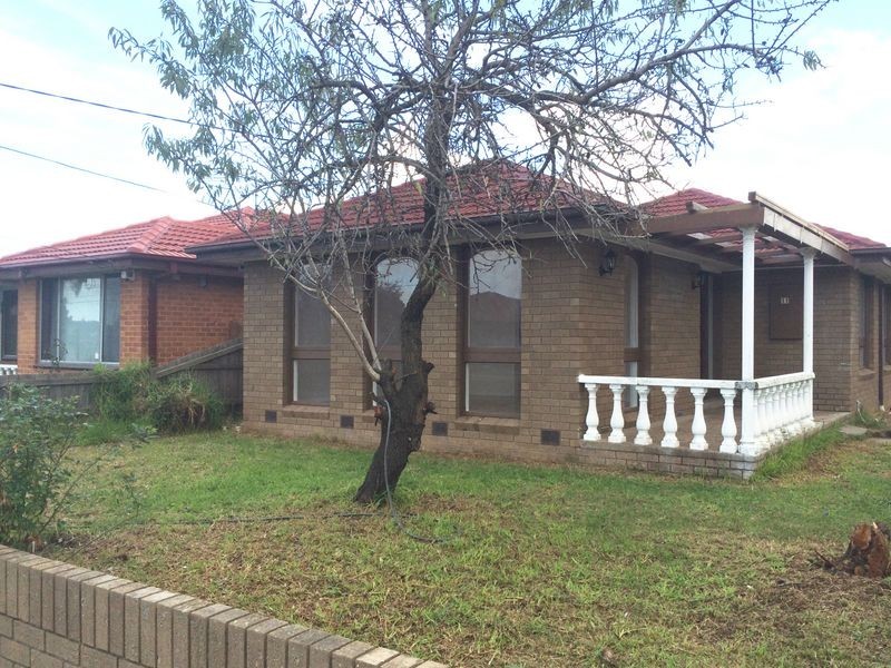 11 Currajong Street, St Albans VIC 3021