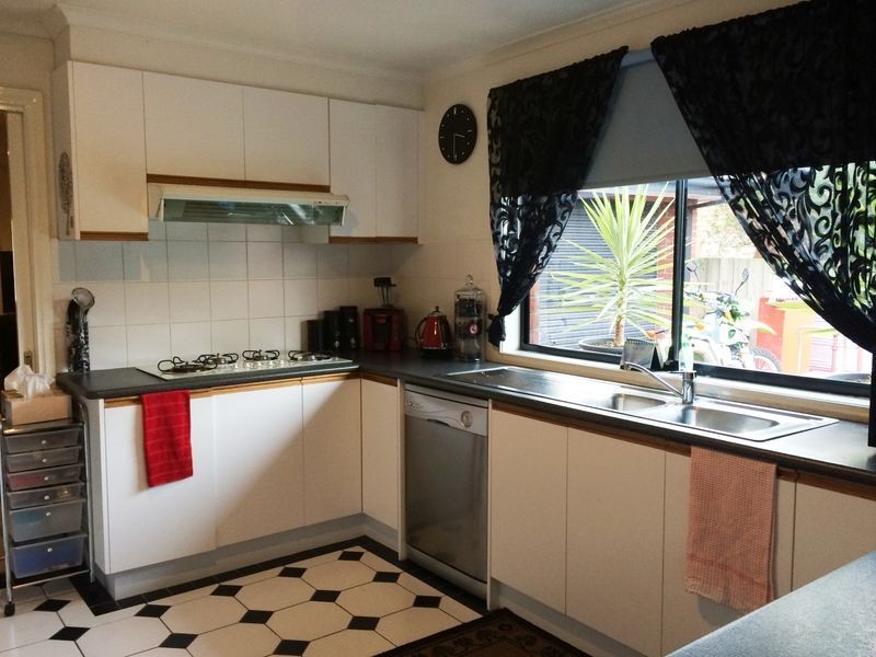 6 Galloway Court, Taylors Lakes VIC 3038