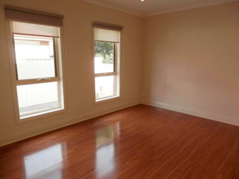 2/32 Caroline Street, Essendon VIC 3040