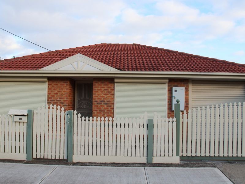 10 Erinbank Crescent, Westmeadows VIC 3049