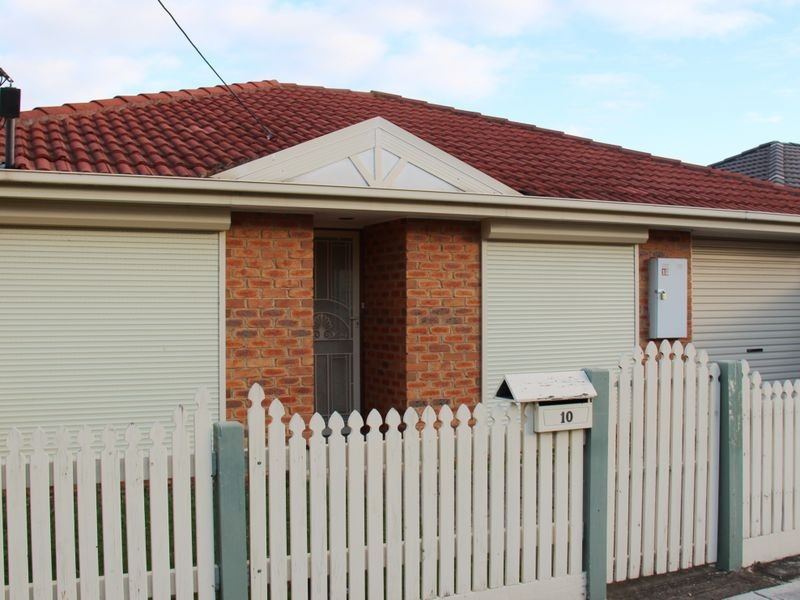 10 Erinbank Crescent, Westmeadows VIC 3049