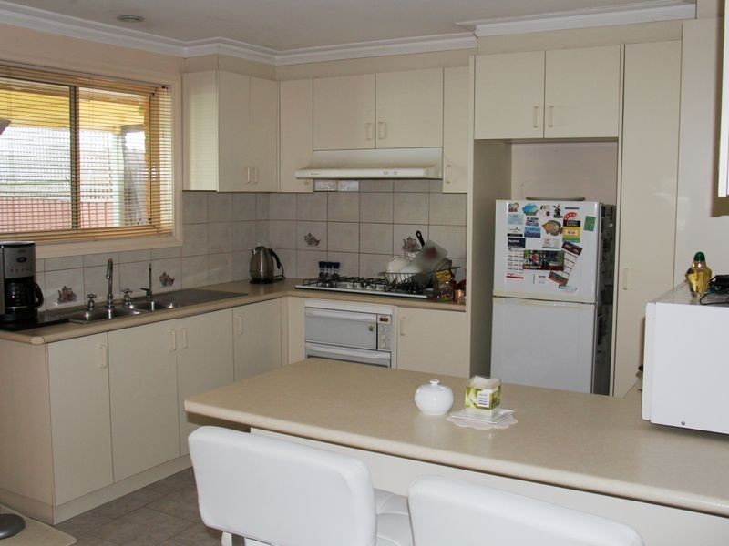 10 Erinbank Crescent, Westmeadows VIC 3049