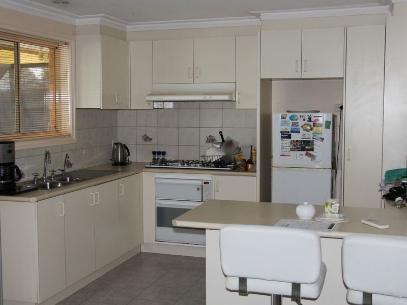 10 Erinbank Crescent, Westmeadows VIC 3049