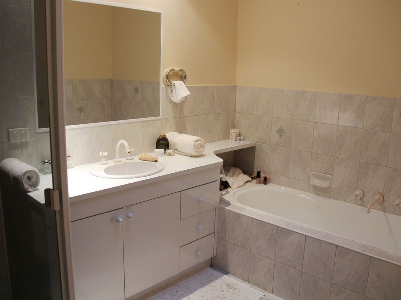 10 Erinbank Crescent, Westmeadows VIC 3049