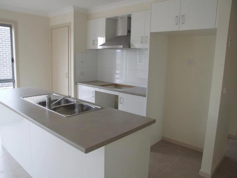 3/708 High Street, Melton VIC 3337