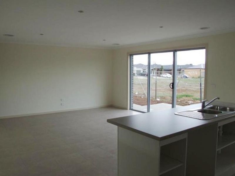 3/708 High Street, Melton VIC 3337