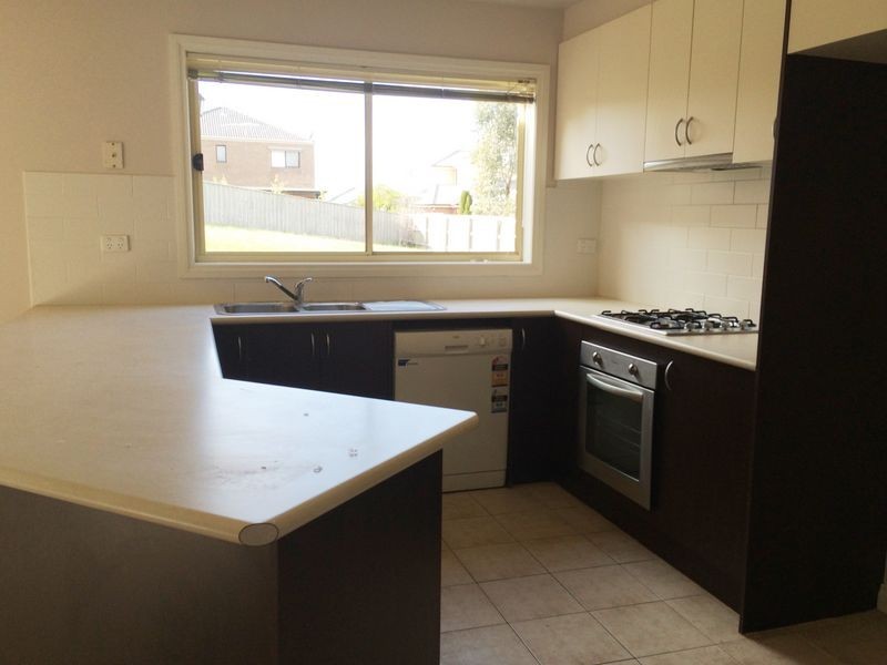 24 Bundanoon Avenue, Sunbury VIC 3429